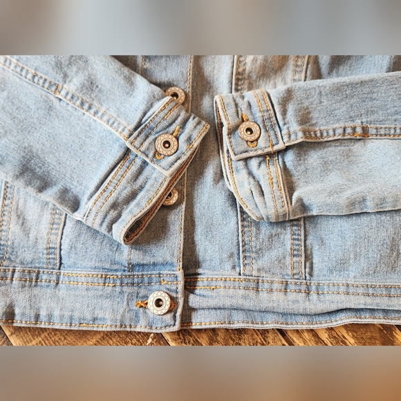 Revolt Vintage Denim Jacket Size Medium Jean Jacket - Picture 10 of 11